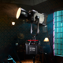 Aputure Storm XT52 luz blanca sintonizable con doble cajas de transportes